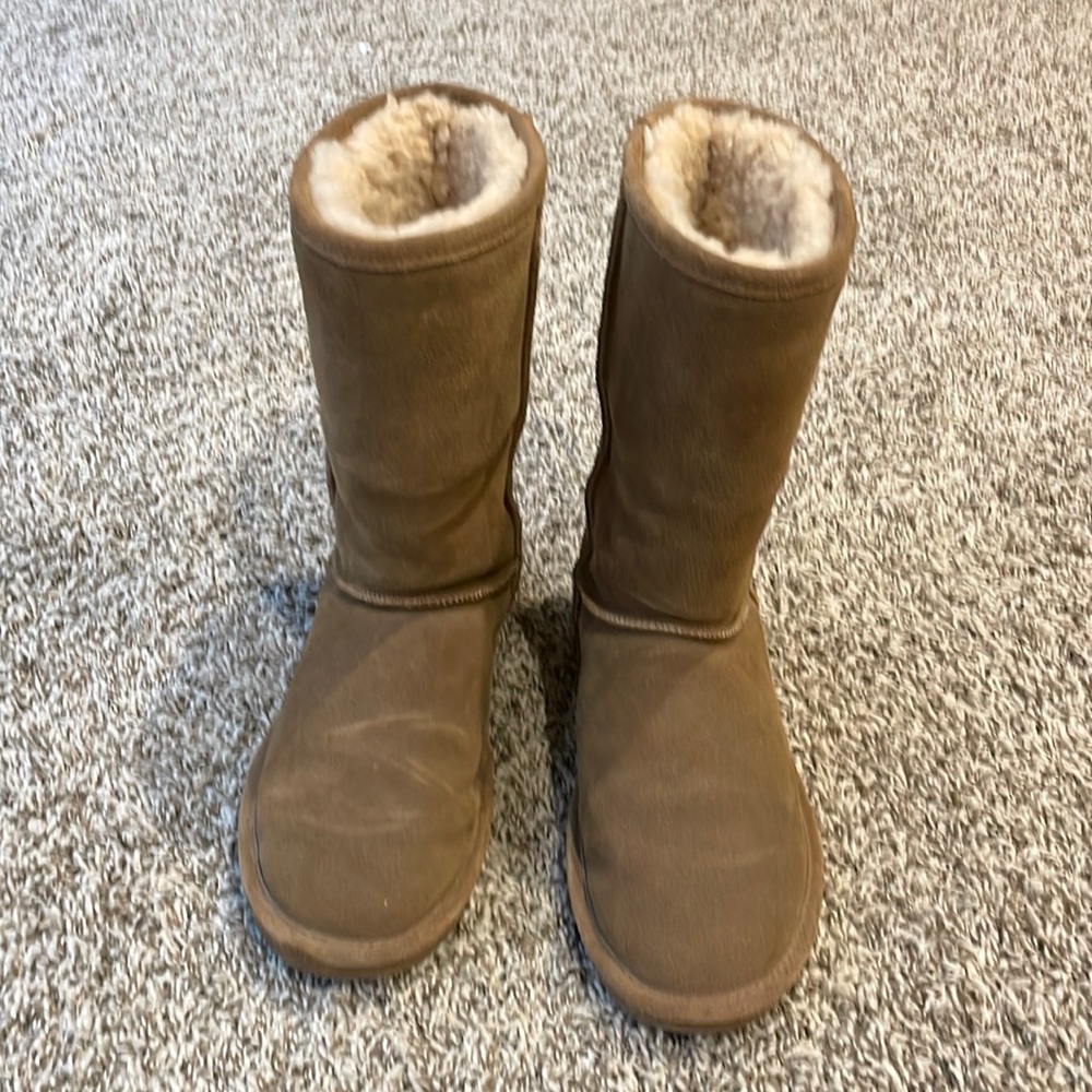 Bearpaw boots. Very clean. EUC. Size 9.